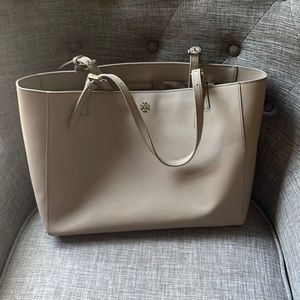 laptop bag or you can use it as a purse which I did! It’s a great work bag also!